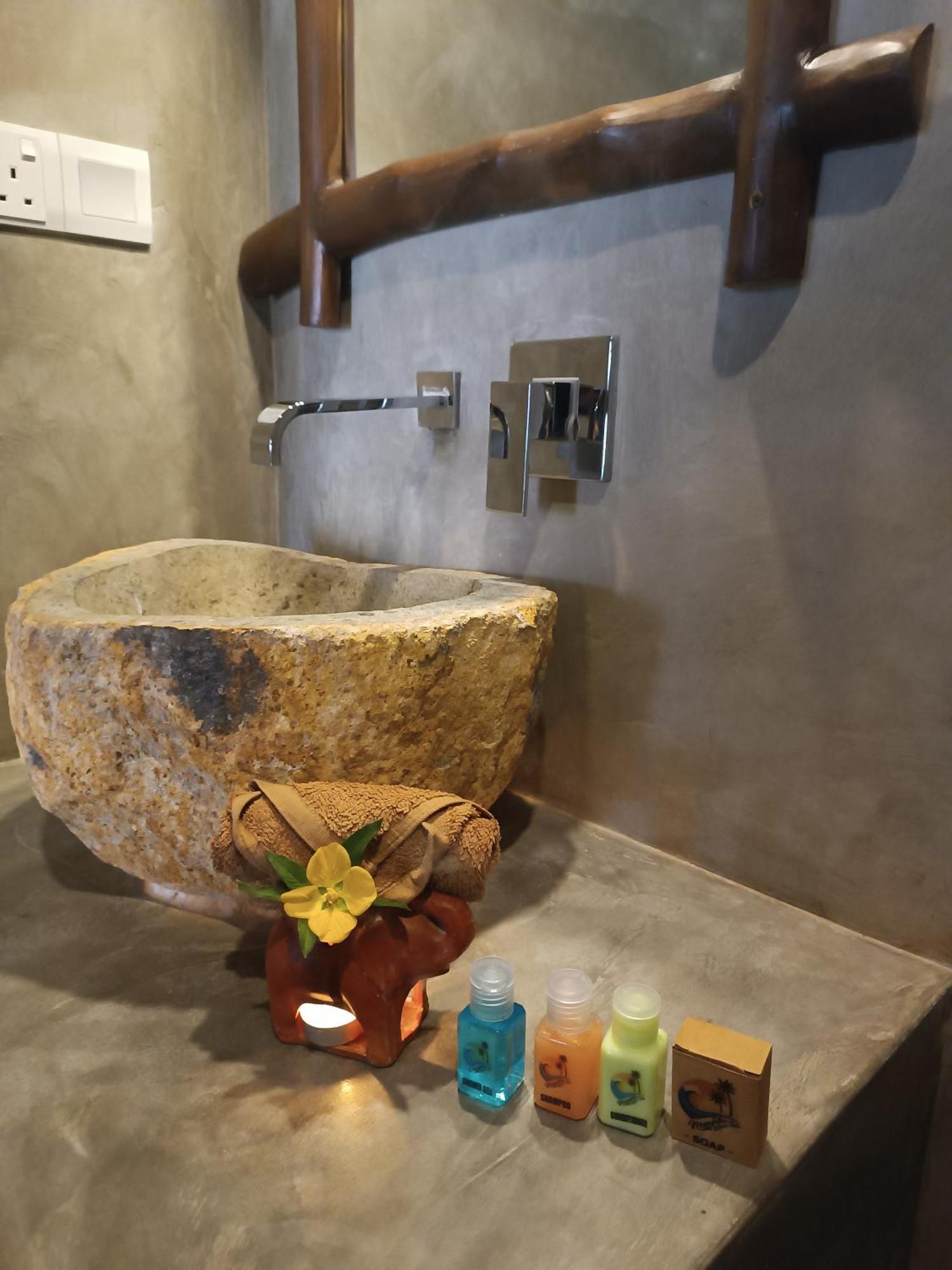 Negombo Boutique Villa Exterior photo A stone sink
