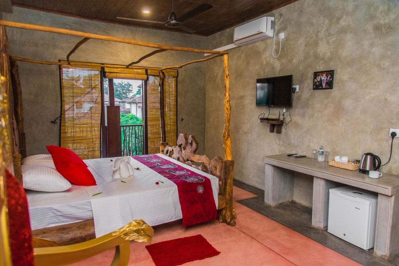 Negombo Boutique Villa Exterior photo Deluxe Room