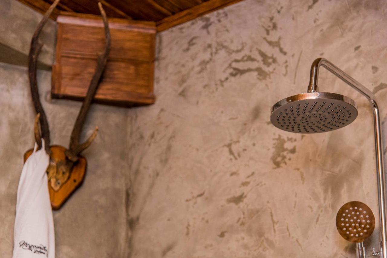 Negombo Boutique Villa Exterior photo Shower