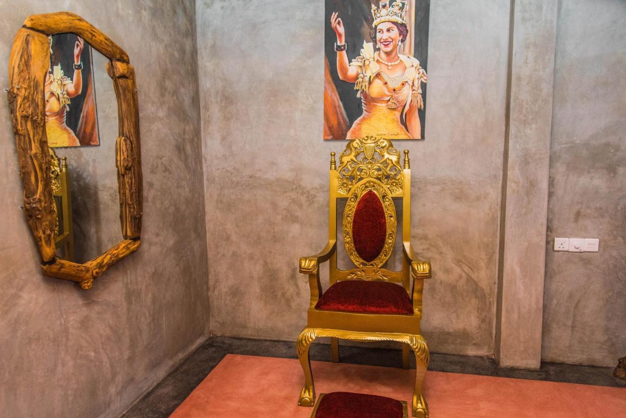 Negombo Boutique Villa Exterior photo Throne of the Queen of the Universe