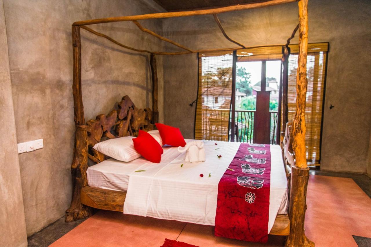 Negombo Boutique Villa Exterior photo A bedroom at the resort
