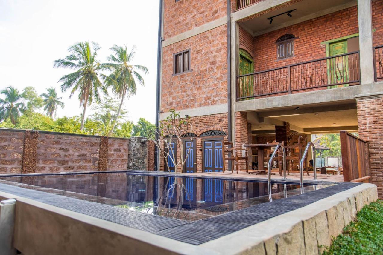 Negombo Boutique Villa Exterior photo The University of Ruhuna
