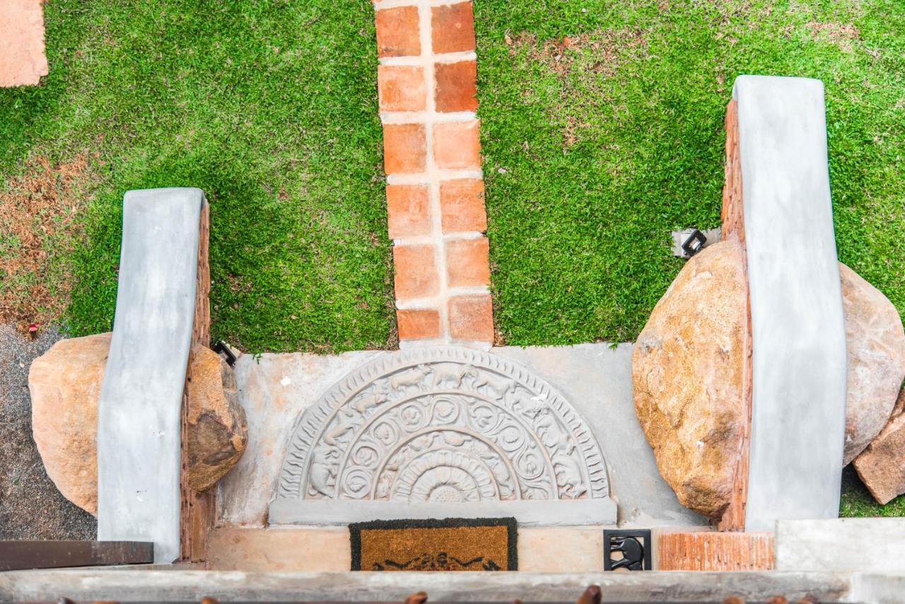 Negombo Boutique Villa Exterior photo The memorial in 2018