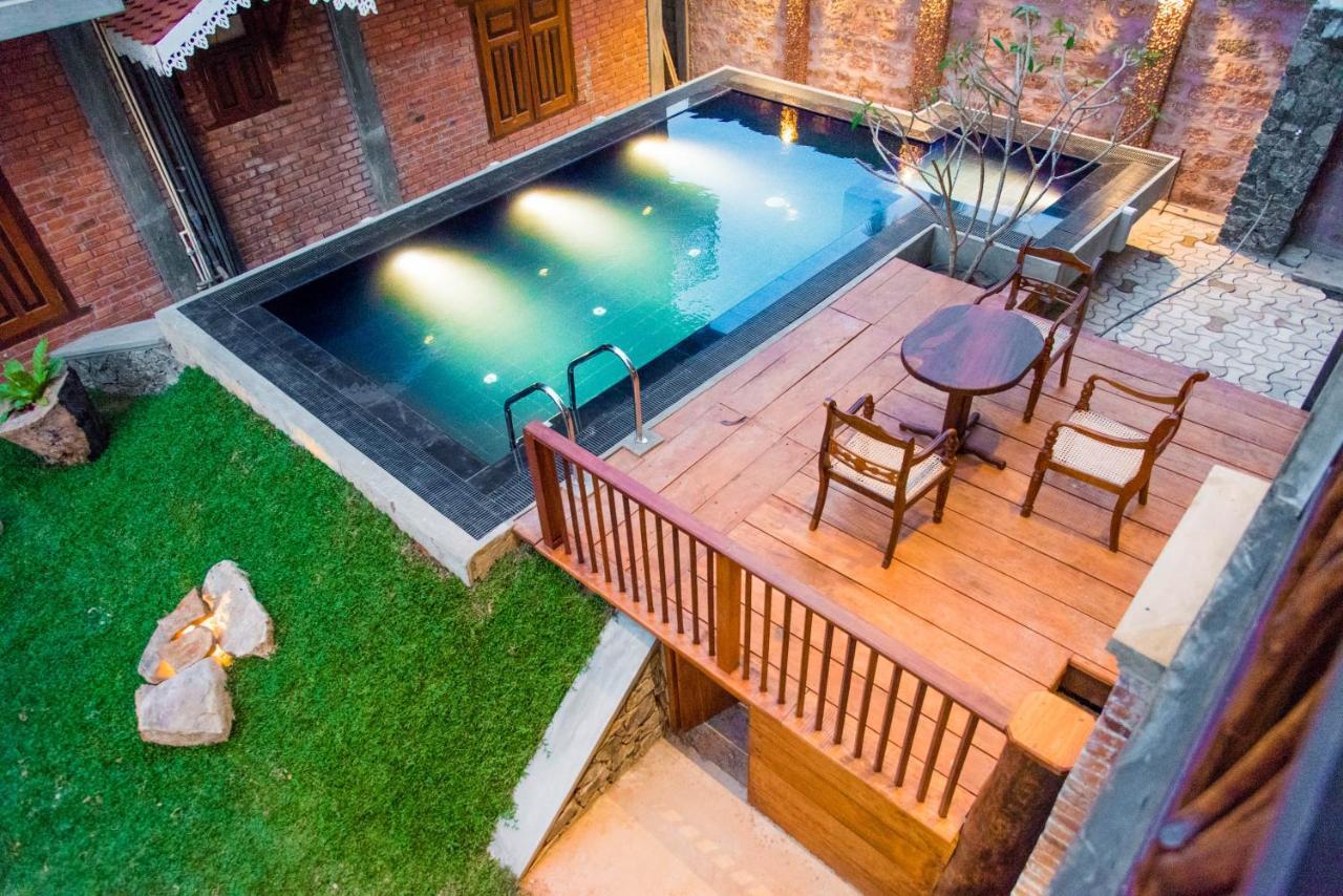 Negombo Boutique Villa Exterior photo The swimming pool at the hotel