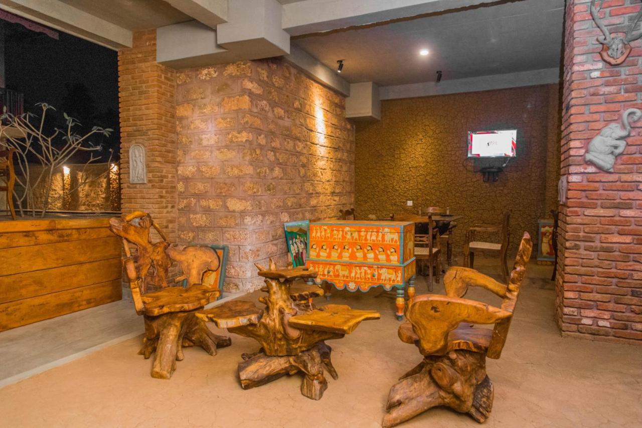 Negombo Boutique Villa Exterior photo The interior of the restaurant