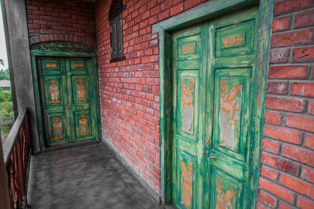 Negombo Boutique Villa Exterior photo Doors of a house in the village