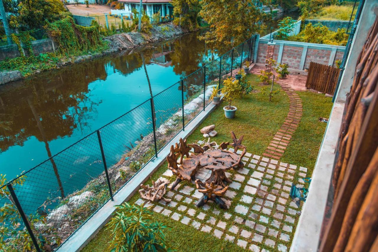 Negombo Boutique Villa Exterior photo The garden of the house