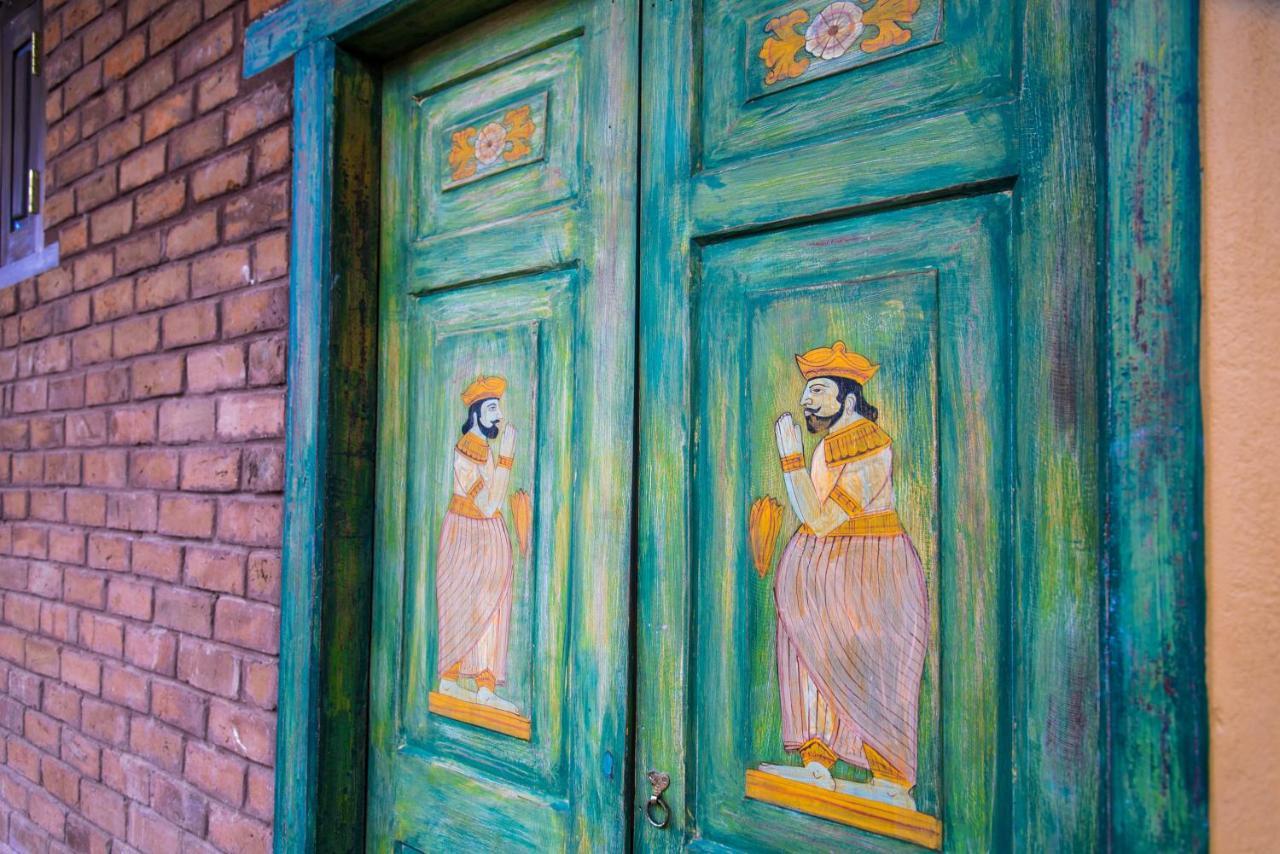 Negombo Boutique Villa Exterior photo Door of a house in Kashan