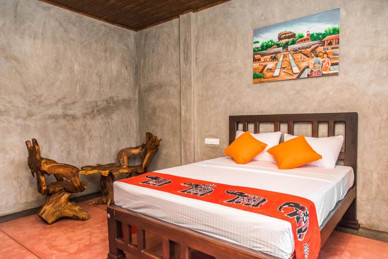Negombo Boutique Villa Exterior photo A bedroom at the hotel